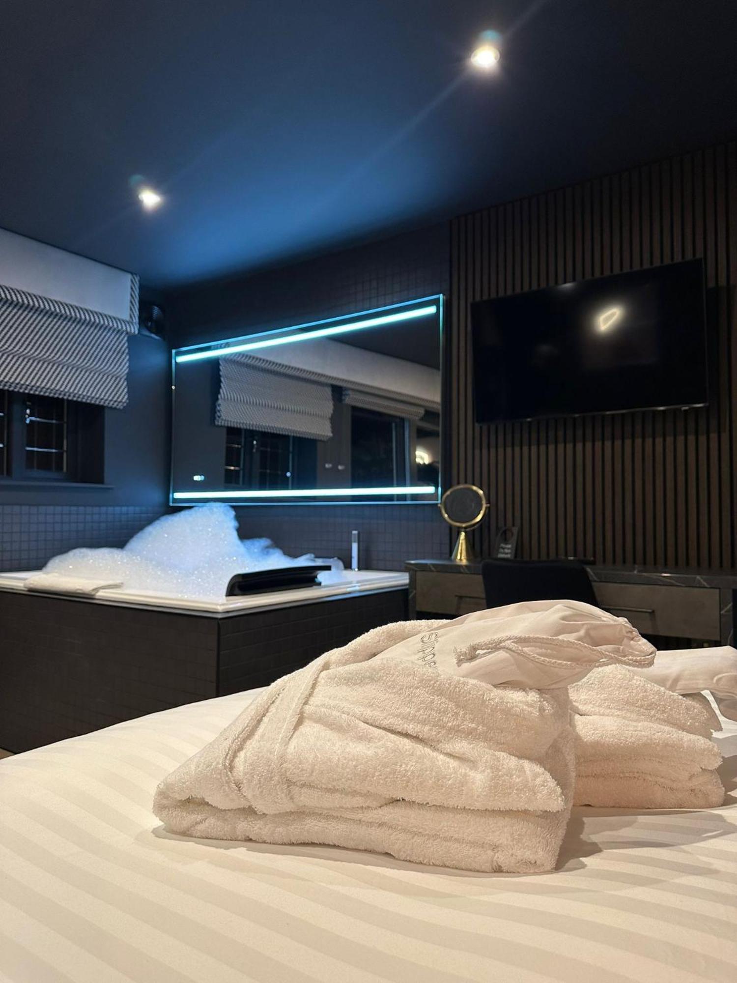 Secret Suites Lancaster Eksteriør billede