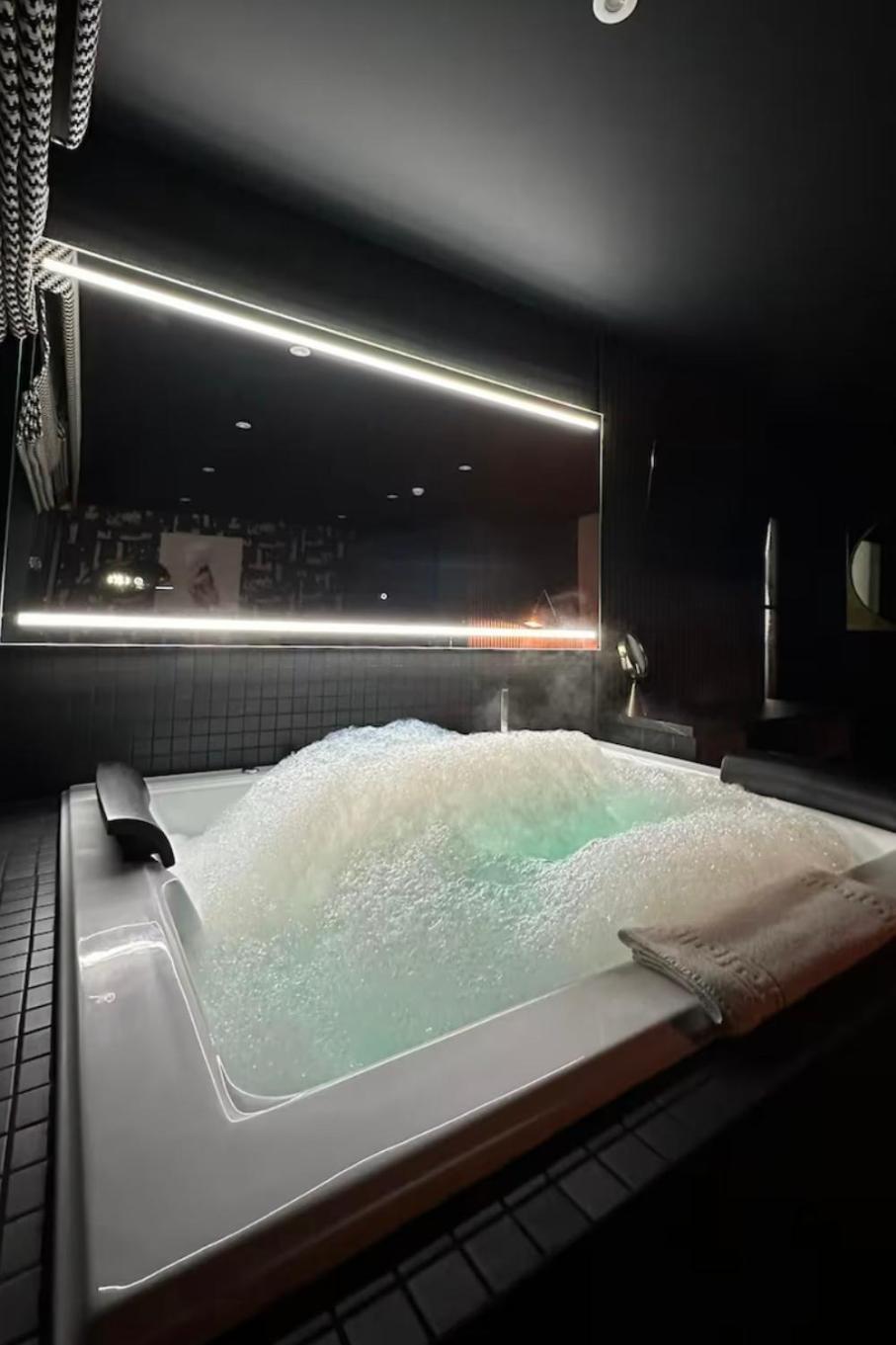Secret Suites Lancaster Eksteriør billede